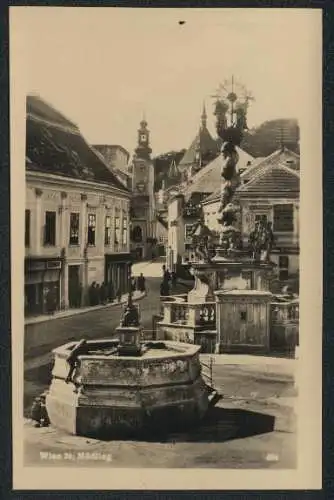AK Mödling /Wien, Brunnen, Säulendenkmal und Strasse