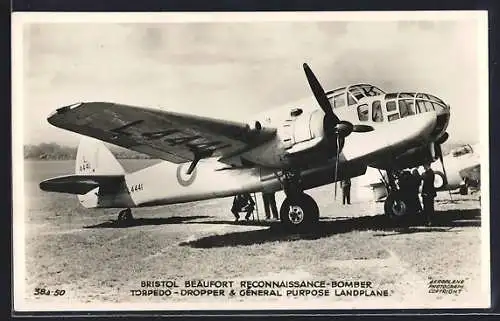Foto-AK Bristol Beaufort, Aufklärer und Bomber mit Kennung L 4441