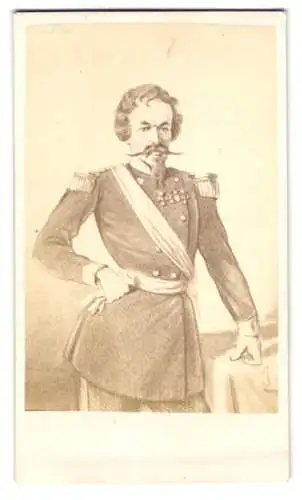 Fotografie S. Sonnenthal, Wien, Napoleon III. Bonaparte in Uniform, nach einem Gemälde