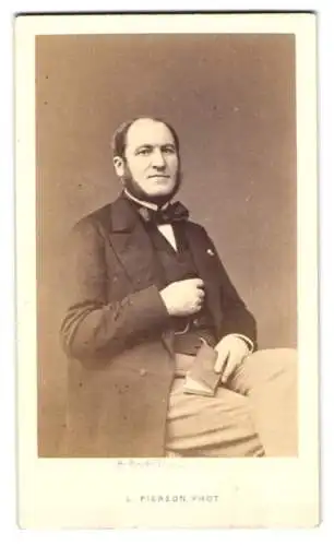 Fotografie Mayer & Pierson, Paris, Portrait Georges-Eugéne Haussmann, Stadtplaner und Präfekt von Paris, Baron Haussmann