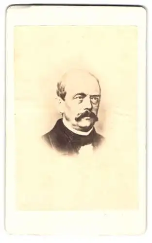 Fotografie Portrait Graf Otto von Bismarck im Anzug