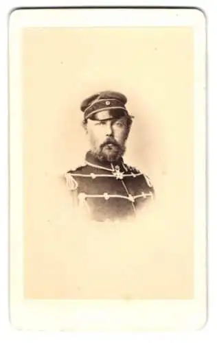 Fotografie Portrait Friedrich Karl Prinz von Preussen in Uniform mit Orden