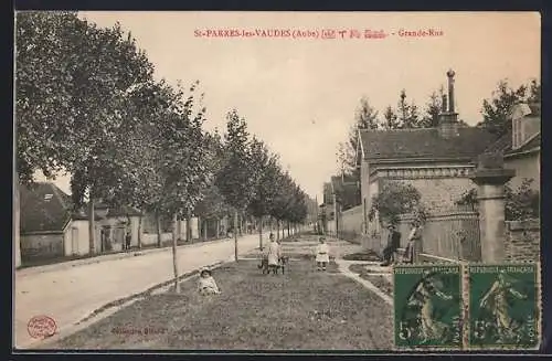 AK Saint-Parres-les-Vaudes, Grande-Rue animée avec enfants jouant