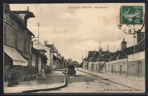AK Troyes, Vue de Pont-Hubert avec rue animée et voiture ancienne