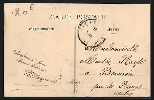 AK Troyes, Vue de Pont-Hubert avec rue animée et voiture ancienne