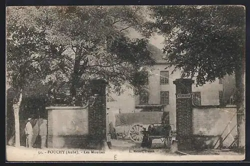 AK Fouchy, Les Moulins et une charrette devant l`entrée principale