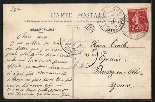 AK Planty, Grande-Rue avec des passants et des maisons anciennes