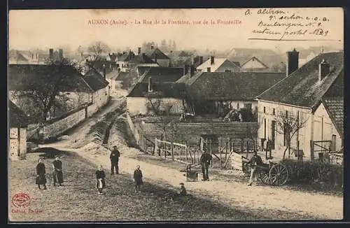 AK Auxon, La Rue de la Fontaine, vue de la Fontenille
