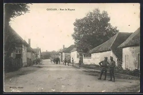 AK Coclois, Rue de Nogent animée avec passants et maisons rurales
