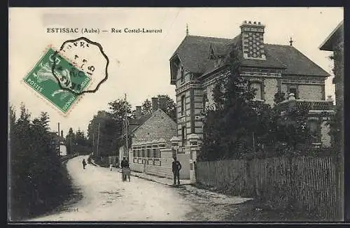 AK Estissac, Rue Coste-Laurent avec maisons et passants