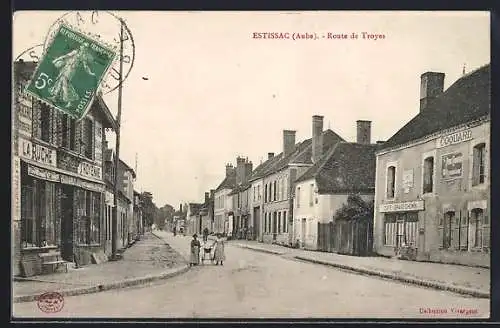 AK Estissac, Route de Troyes avec commerces et passants