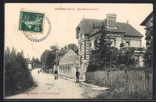 AK Estissac, Rue Coste-Laurent avec maisons et passants