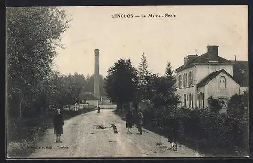 AK Lenclos, La Mairie-École et la rue bordée d`arbres
