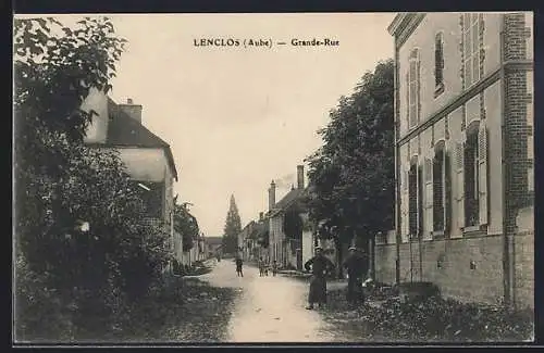 AK Lenclos, Grande-Rue avec maisons traditionnelles et passants