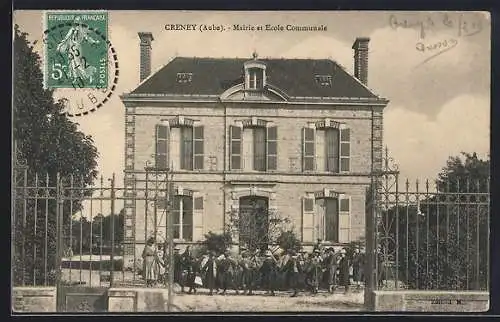 AK Creney, Mairie et École Communale avec enfants devant le bâtiment