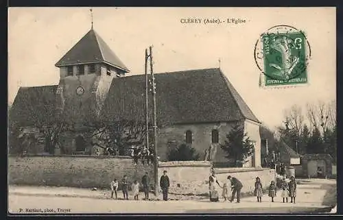AK Clérey, L`Église et enfants jouant devant le mur de l`église
