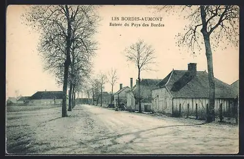 AK Les Bordes-Aumont, Entrée du Pays des Bordes avec maisons et allée d`arbres