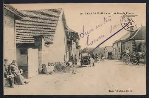AK Camp de Mailly, Une rue de Trouan avec charrette et villageois