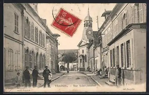 AK Trainel, Rue Saint-Antoine und Kirche mit Passanten
