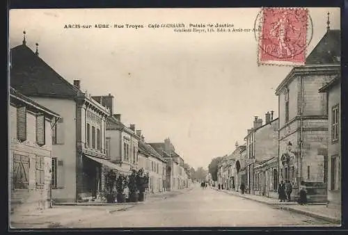 AK Arcis-sur-Aube, Rue Troyes avec Café Goussard et Palais de Justice