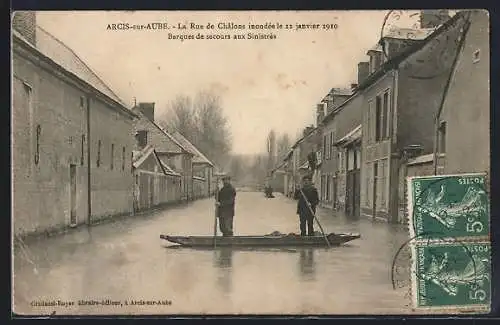 AK Arcis-sur-Aube, La Rue de Châlons inondée avec barques de secours le 22 janvier 1910
