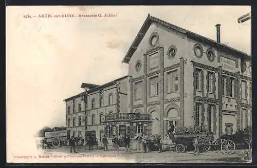AK Arcis-sur-Aube, Brasserie G. Jobner avec chevaux et charrettes devant l`entrée