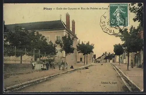 AK Piney, École des Garcons et Rue du Poirier au Loup