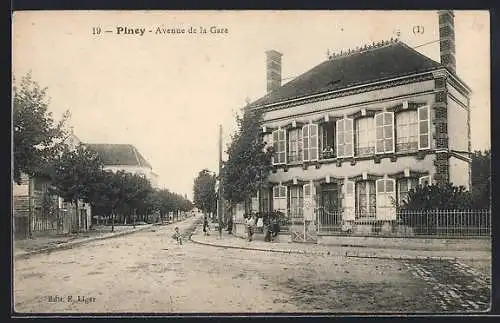 AK Piney, Avenue de la Gare