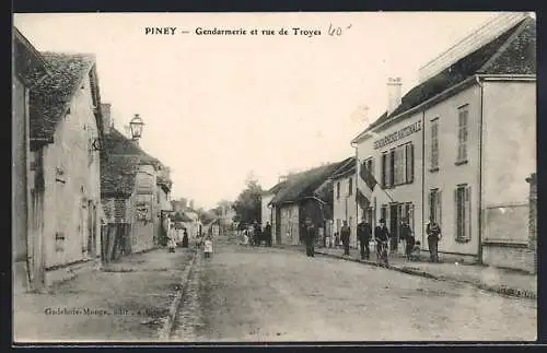 AK Piney, Gendarmerie et rue de Troyes