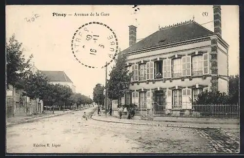 AK Piney, Avenue de la Gare