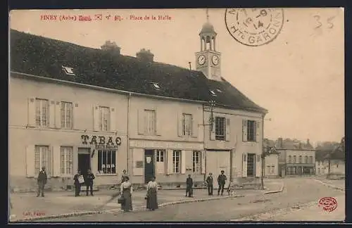 AK Piney, Place de la Halle avec bureau de tabac et horloge