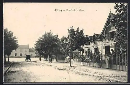 AK Piney, Entrée de la Gare