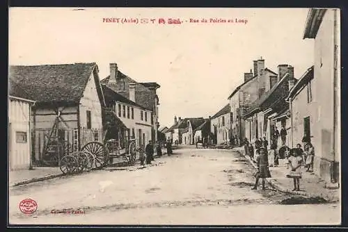 AK Piney, Rue du Poirier au Loup, scène de rue animée avec habitants et charrette