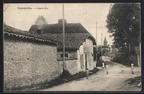 AK Unienville, Grande Rue avec enfants jouant dans la rue