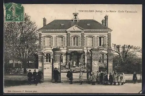 AK Torvilliers, La Mairie, École Communale et enfants devant l`entrée