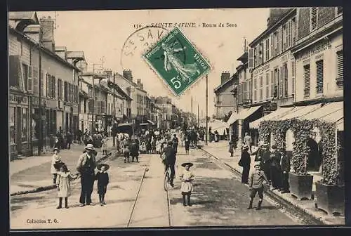 AK Sainte-Savine, Rue animée avec passants et bâtiments le long de la Route de Sens