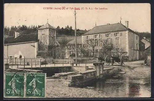 AK Cunfin, Le Landion avec vue sur le pont et les bâtiments adjacents