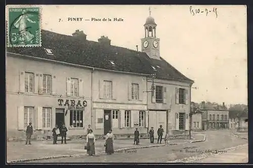 AK Piney, Place de la Halle mit Tabakladen und Postamt