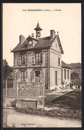 AK La Perrière, L`École