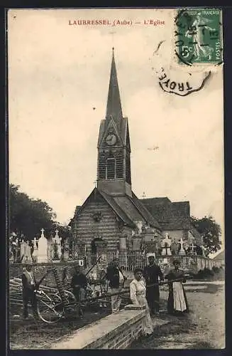 AK Laubressel, L`Église et le cimetière avec villageois