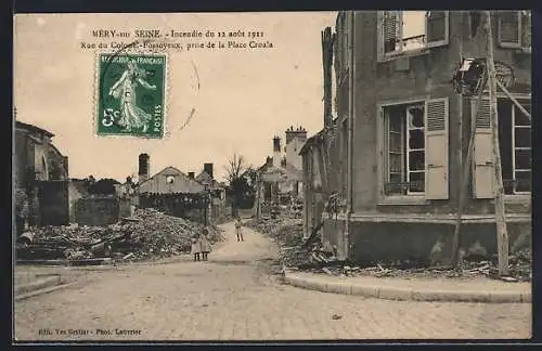 AK Méry-sur-Seine, Incendie du 12 août 1911, Rue du Colonel-Fabien, prise de la Place Croala