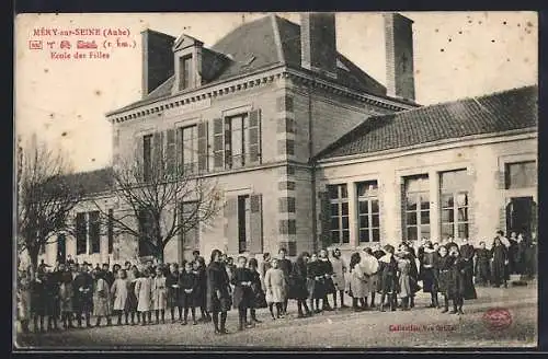 AK Méry-sur-Seine, École des Filles avec élèves devant le bâtiment scolaire
