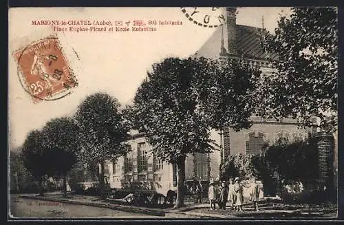 AK Marigny-le-Châtel, Place Eugène-Picard et École Enfantine