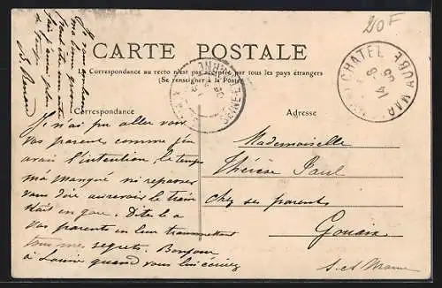 AK Marigny-le-Châtel, Entrée du Village