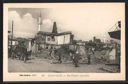 AK Salonique, Rue Venizelos incendiée, Strassenpartie