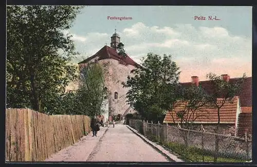 AK Peitz /N.-L., Festungsturm mit Strassenpartie