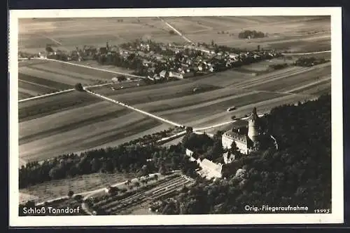 AK Tonndorf / Thür., Ortsansicht mit Schloss