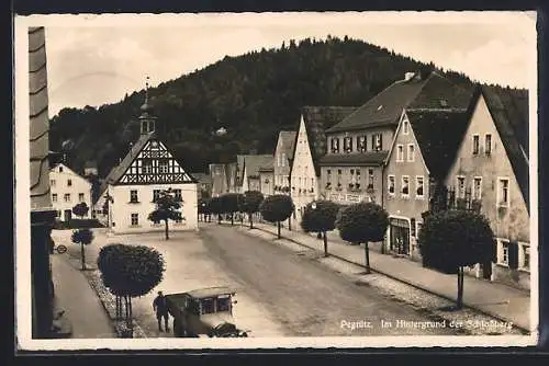 AK Pegnitz, Markt mit Gasthaus zum weissen Lamm, im Hintergrund der Schlossberg