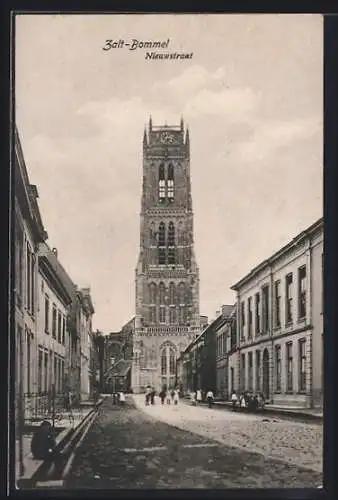 AK Zaltbommel, Nieuwstraat mit Blick auf Kirche