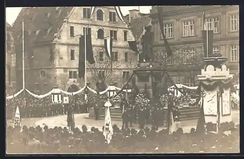 Foto-AK Oschatz, Einweihung des Kriegerdenkmals